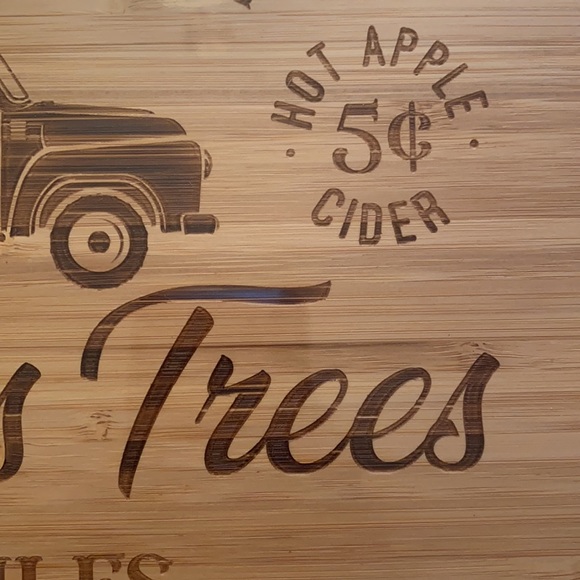 **SOLD**HOLIDAY BAMBOO CUTTING BOARD - Picture 11 of 13